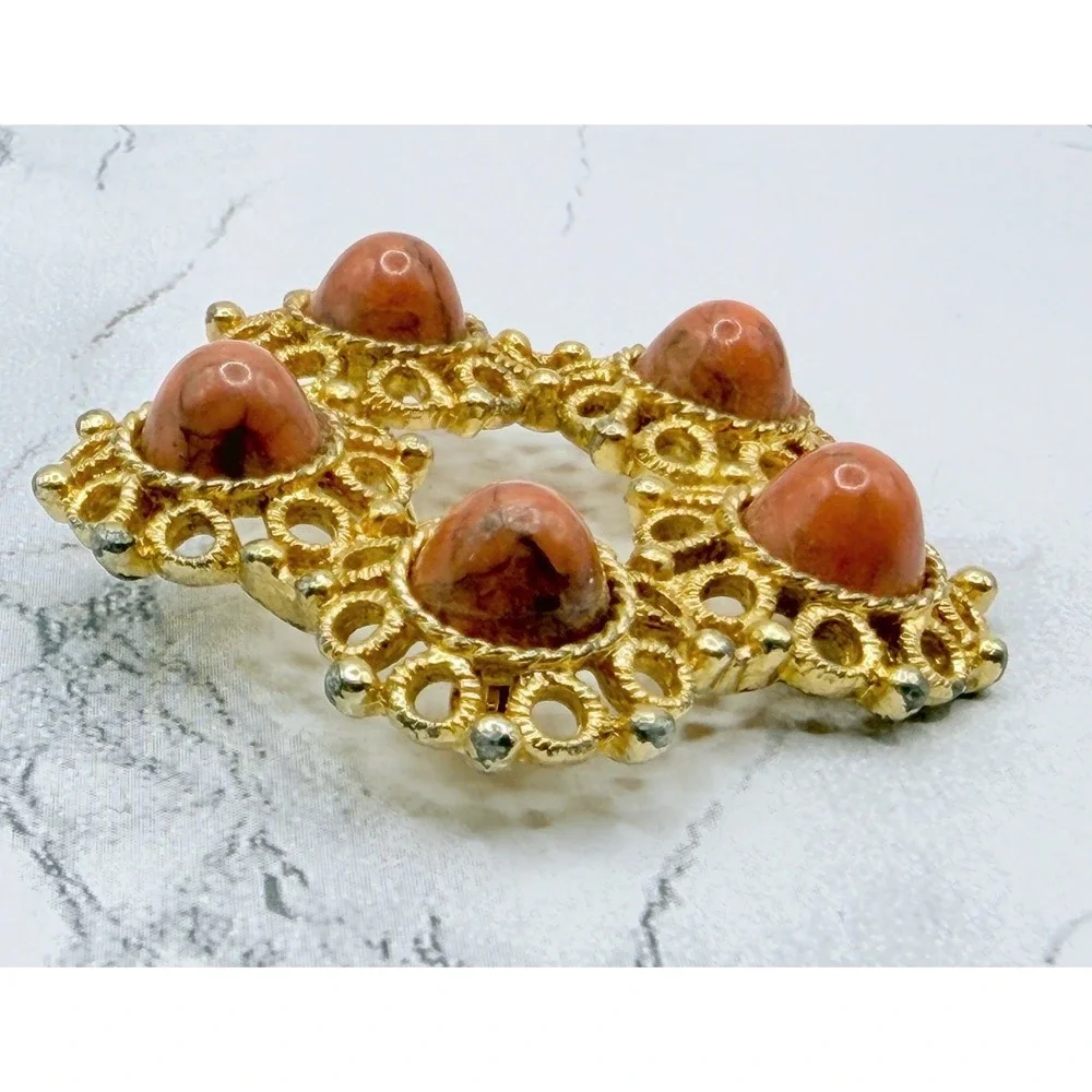 Vintage Sarah Coventry Burnt Orange Glass Cabochon Gold Tone Wreath Brooch 1.75
